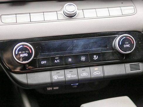 Used 2024 Hyundai Elantra Blue FWD image 26