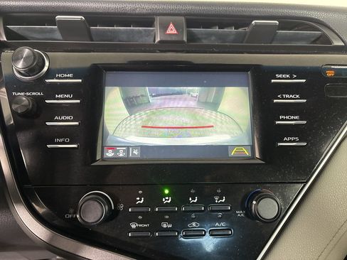 Used 2018 Toyota Camry L image 15