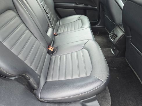 Used 2018 Ford Fusion SE w/ Fusion SE Technology Package FWD image 13