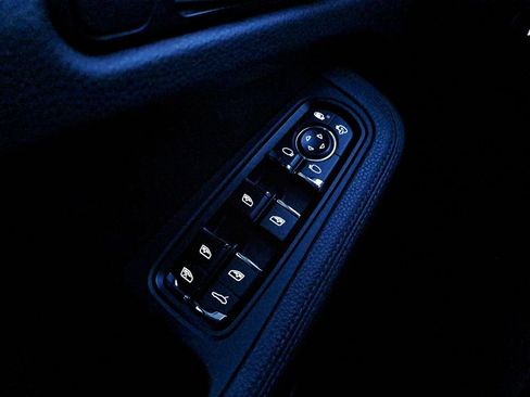 Used 2018 Porsche Macan image 33