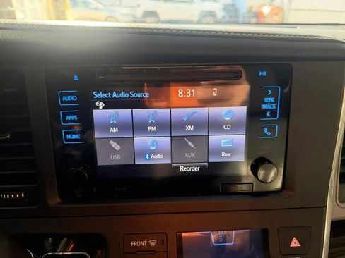 Used 2017 Toyota Sienna Limited FWD image 18