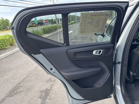 Certified 2025 Volvo XC40 B5 Plus AWD/4WD image 16