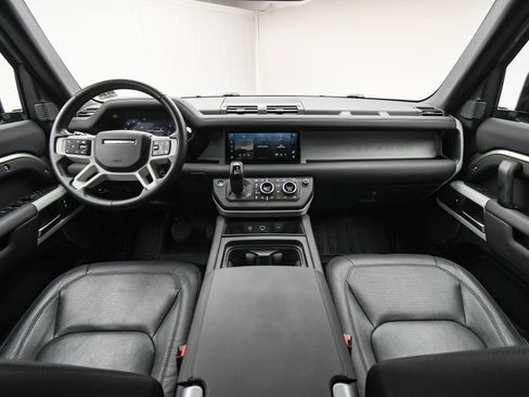 Used 2024 Land Rover Defender 110 S image 12