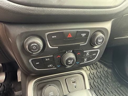 Used 2019 Jeep Compass Latitude AWD/4WD image 12