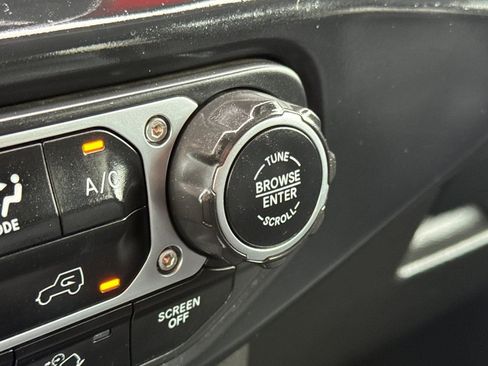 Used 2019 Jeep Wrangler Unlimited Rubicon w/ Steel Bumper Group image 31