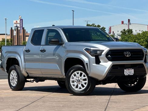 Used 2025 Toyota Tacoma SR AWD/4WD image 2
