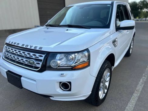 Used 2014 Land Rover LR2 HSE AWD/4WD image 2