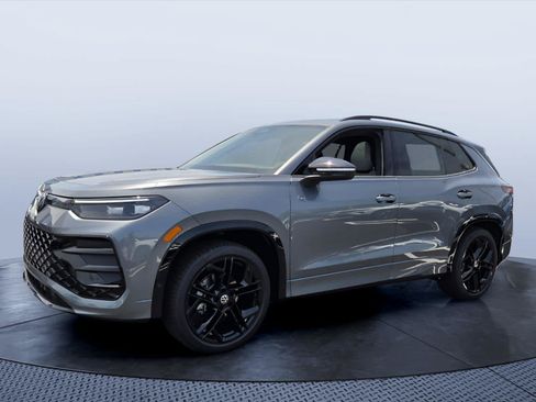 New 2026 Volkswagen Tiguan SE R-Line FWD image 2