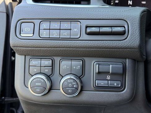 Used 2023 GMC Yukon Denali w/ Denali Reserve Package AWD/4WD image 25
