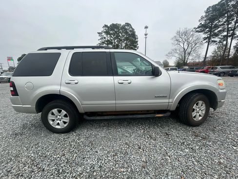 Used 2008 Ford Explorer XLT image 4