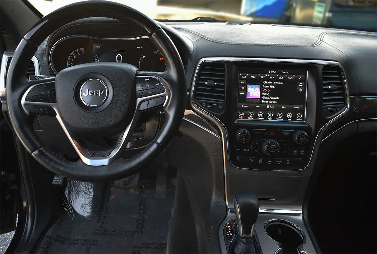 Used 2018 Jeep Grand Cherokee Overland AWD/4WD image 14