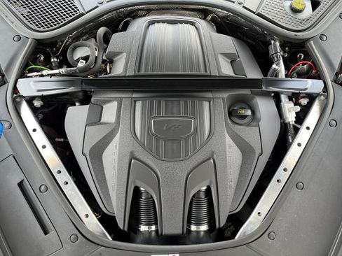 Used 2023 Porsche Panamera 4 Platinum Edition AWD/4WD image 21