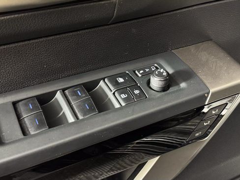 Used 2022 Toyota Tundra Limited AWD/4WD image 12