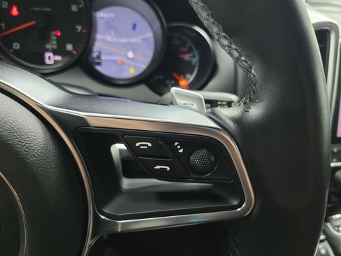 Used 2017 Porsche Cayenne AWD/4WD image 32