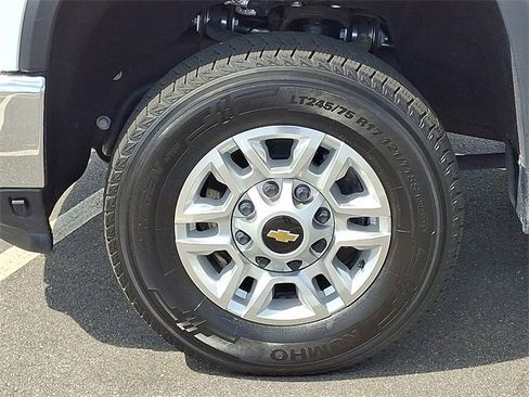 Used 2024 Chevrolet Silverado 2500 LT image 28
