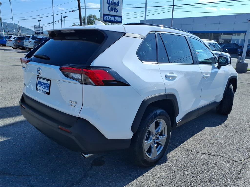 Used 2024 Toyota RAV4 XLE AWD/4WD image 4