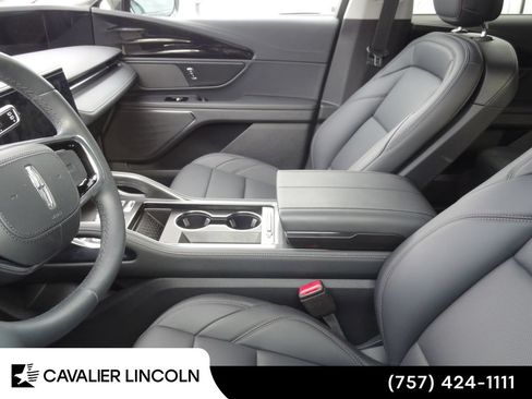 Used 2026 Lincoln Nautilus Premier AWD/4WD image 8