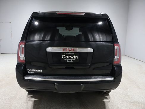 Used 2016 GMC Yukon Denali image 3