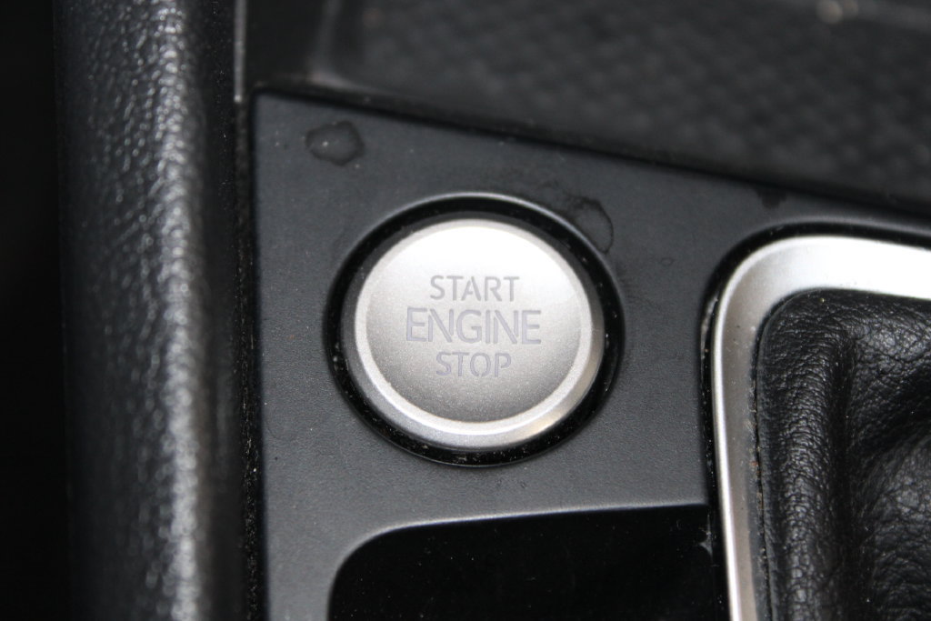Used 2025 Volkswagen Jetta SE FWD image 26