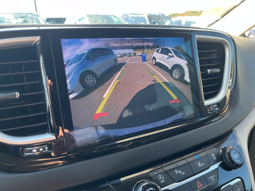 Used 2024 Chrysler Pacifica Touring-L FWD image 18