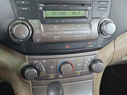 Used 2012 Toyota Highlander FWD image 12