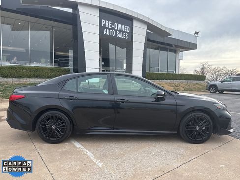 Used 2025 Toyota Camry SE image 2