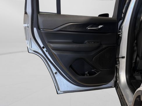 Used 2024 Jeep Grand Cherokee Altitude AWD/4WD image 37