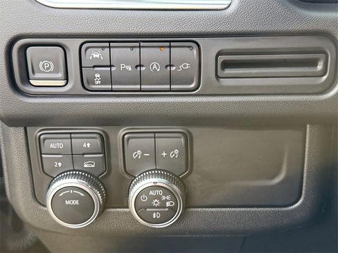 Used 2022 GMC Yukon SLE image 23