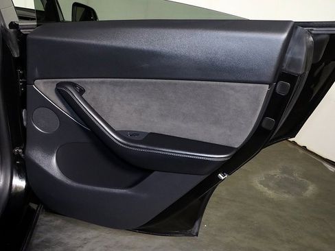 Used 2021 Tesla Model Y Long Range image 29