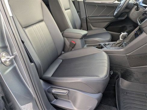 Used 2024 Volkswagen Tiguan SE image 18