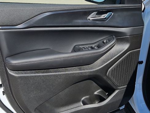 New 2025 Jeep Grand Cherokee L Laredo image 13