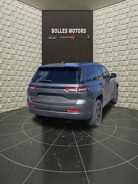 Certified 2024 Jeep Grand Cherokee Altitude AWD/4WD image 8