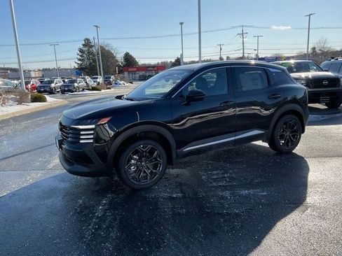 New 2026 Nissan Kicks SR w/ SR Premium Package image 3