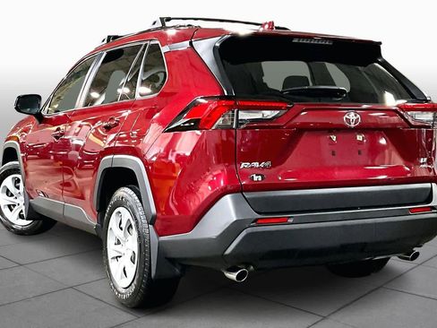 Used 2021 Toyota RAV4 LE image 12