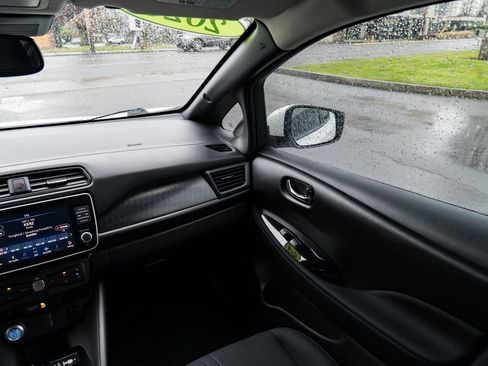 Used 2020 Nissan Leaf SV w/ SV Technology Package image 10