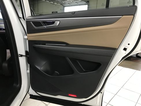 Used 2024 Volkswagen Atlas Cross Sport SE image 10