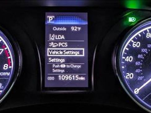 Used 2018 Toyota Camry SE FWD image 11