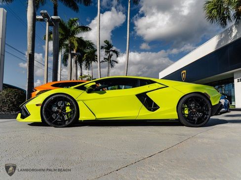 Used 2025 Lamborghini Revuelto AWD/4WD image 2