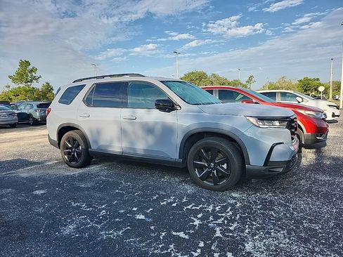 Used 2025 Honda Pilot Black Edition image 2