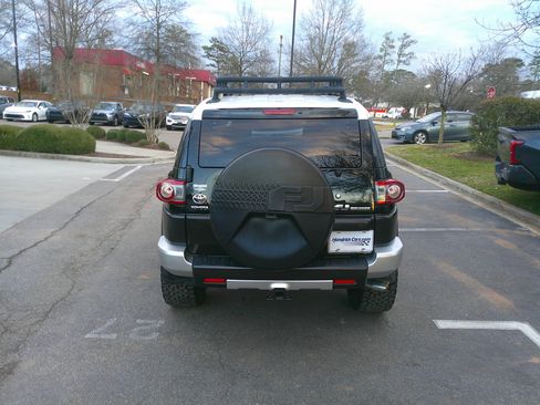 Used 2014 Toyota FJ Cruiser 4WD image 10
