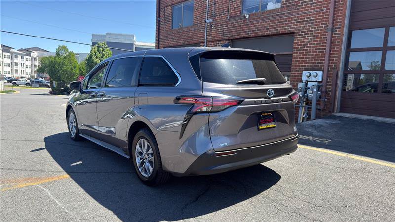 Used 2021 Toyota Sienna XLE AWD/4WD image 9