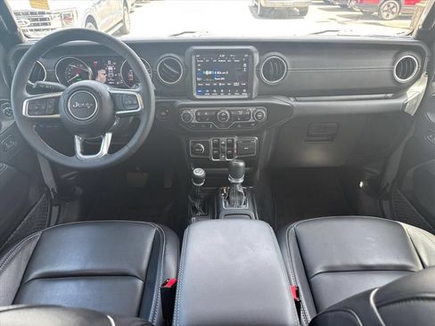 Used 2023 Jeep Wrangler Unlimited Sahara w/ Cold Weather Group AWD/4WD image 4