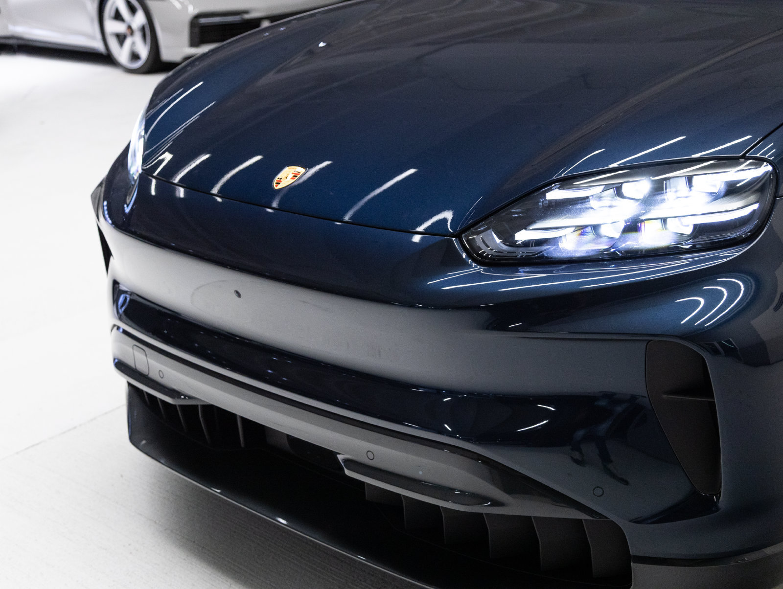 Certified 2026 Porsche Cayenne Electric AWD/4WD image 35
