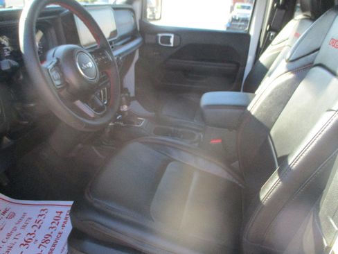 Used 2024 Jeep Wrangler Rubicon image 4