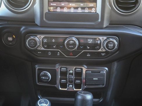 Used 2023 Jeep Gladiator Willys image 23