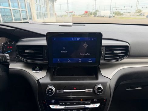 Used 2020 Ford Explorer XLT w/ Comfort Package AWD/4WD image 13