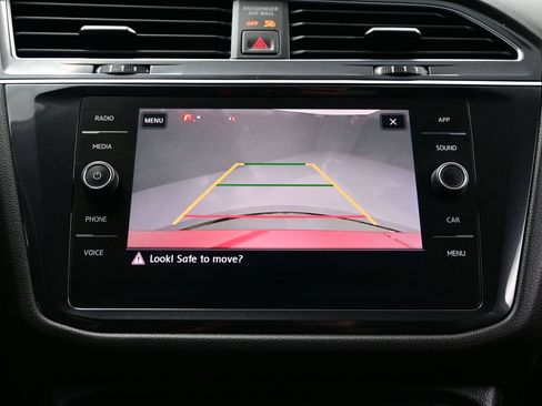 Used 2019 Volkswagen Tiguan SE AWD/4WD image 18