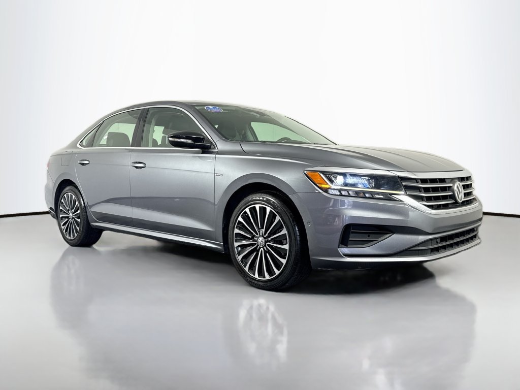 Used 2022 Volkswagen Passat 2.0T FWD image 3