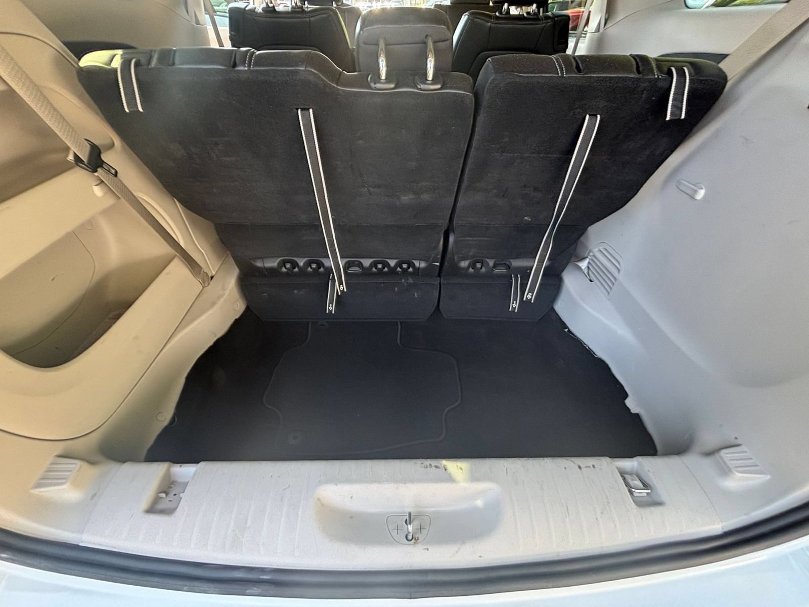 Used 2024 Chrysler Pacifica Touring-L FWD image 30