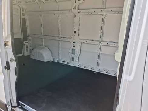 Used 2024 RAM ProMaster 2500 w/ Convenience Group FWD image 16